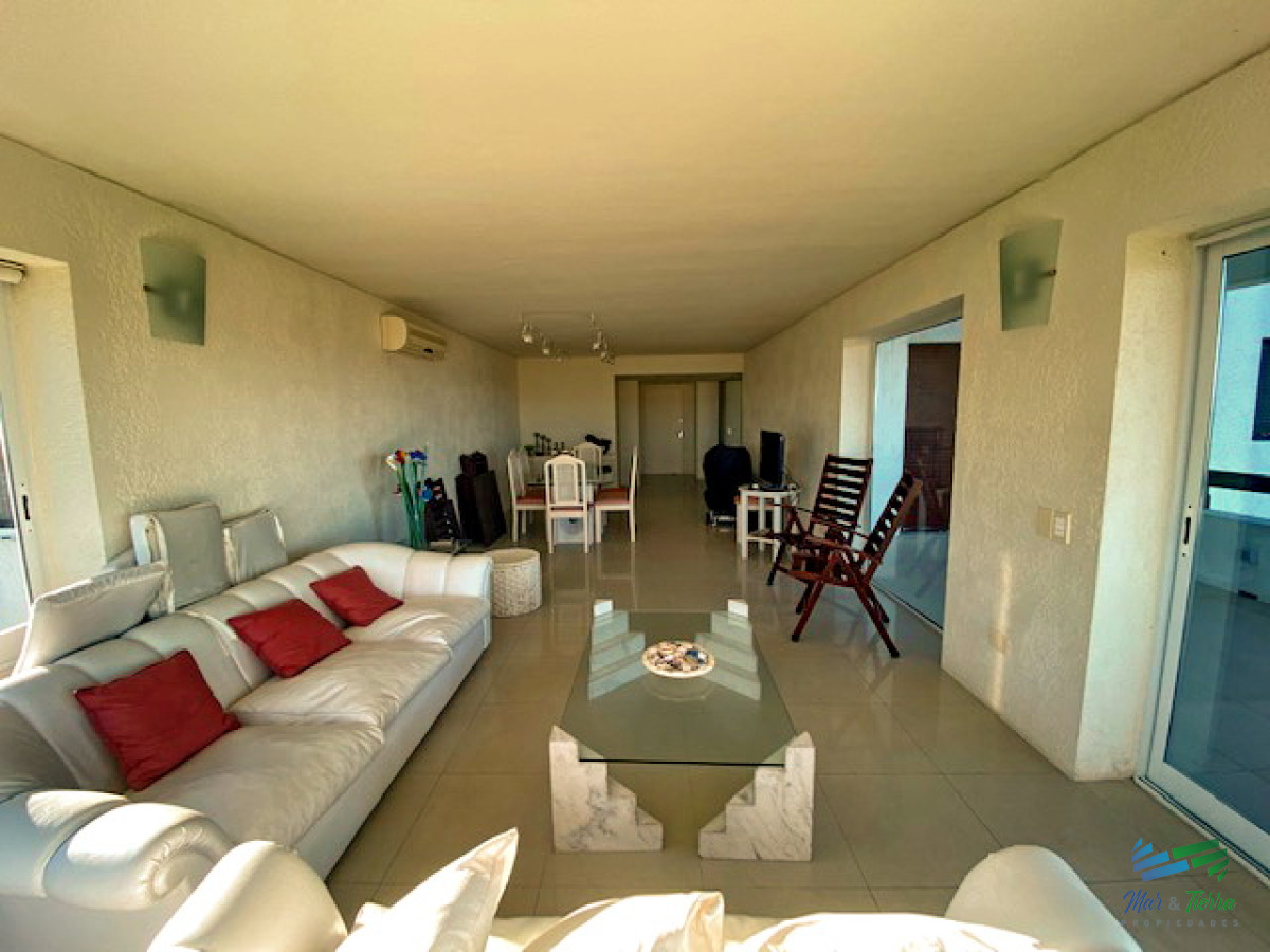 Apartamento ID.3049 - Apartamento de 3 dormitorios con vista al mar ,Punta del Este