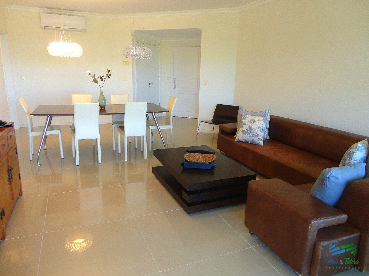 Apartamento ID.3947 - Venta de apartamento dúplex en complejo Veramansa sobre playa Mansa de punta del Este