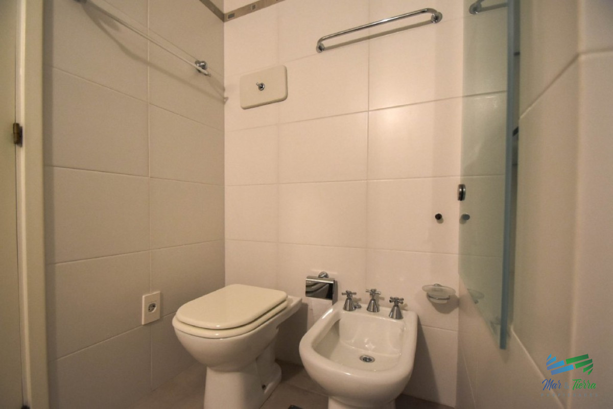 Apartamento ID.2457 - Apartamento de 3 dormitorios con vista al mar ,Punta del Este