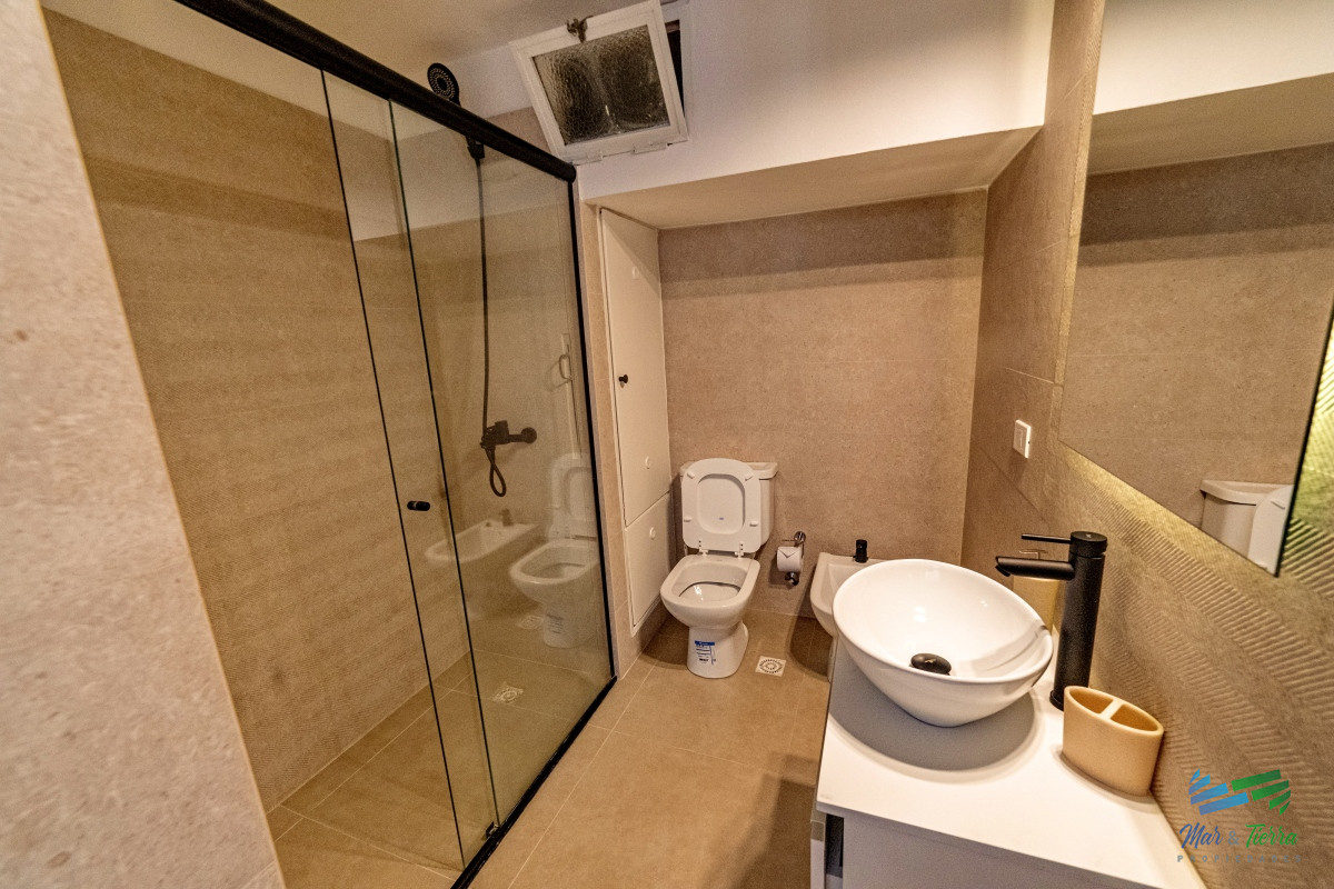 Apartamento ID.4640 - En venta apartamento 2 dormitorios con garaje en Peninsula, Punta del Este.