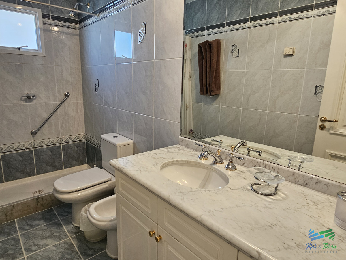 Apartamento ID.51 - Apartamento en Alquiler y Venta, playa mansa- Punta del Este 