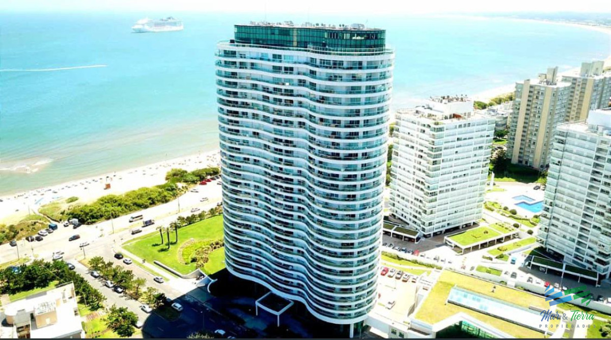Apartamento ID.3664 - Alquilo apartamento 3 dormitorios frente al mar con servicios, Playa Mansa, Punta del Este