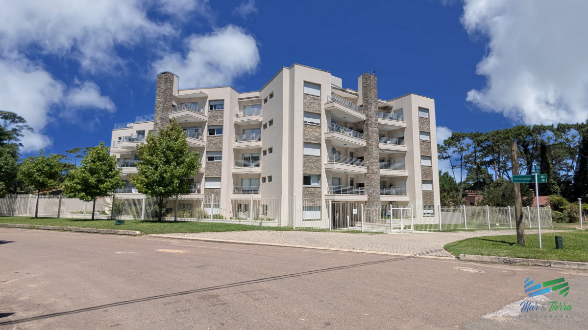 Apartamento ID.1034 - En venta apartamento 2 dormitorios con parrillero propio y piscina en San Rafael, Punta del Este.