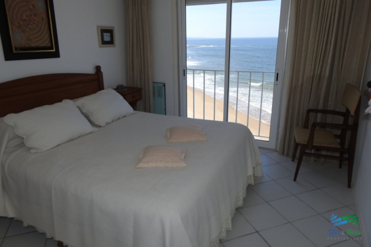 Apartamento ID.2201 - Oportunidad en venta Apartamento en piso alto, con vista franca al mar!!!, 