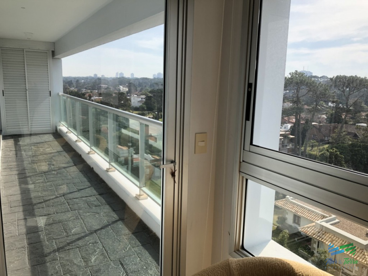 Apartamento ID.2275 - En venta.. piso intermedio, planta amplia muy luminosa, en excelente condiciones.