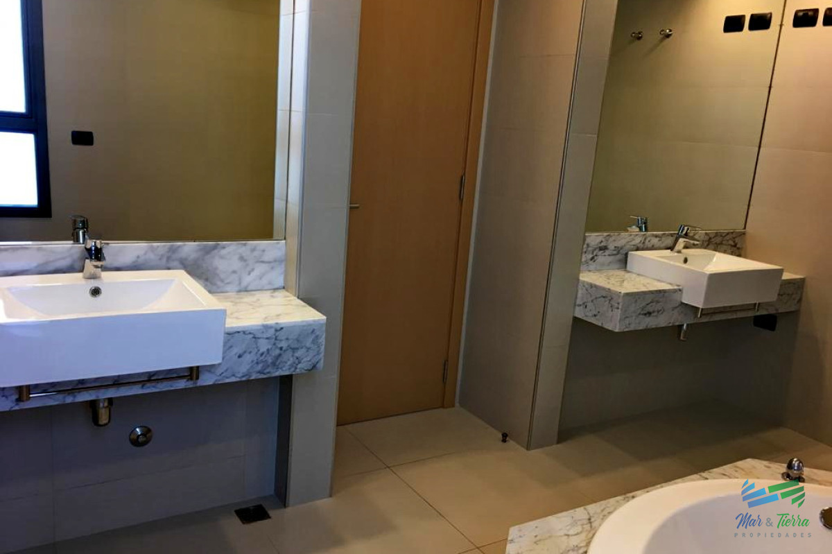 Apartamento ID.5088 - DEPARTAMENTO CON PISCINA PROPIA EN VENTA, 3 DORMITORIOS EN SUITE, PUNTA DEL ESTE 