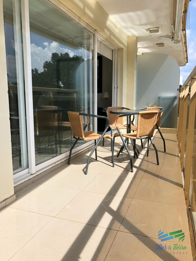 Apartamento ID.2252 - En venta.. excelente oportunidad , edificio con servicios, a pasitos del mar.