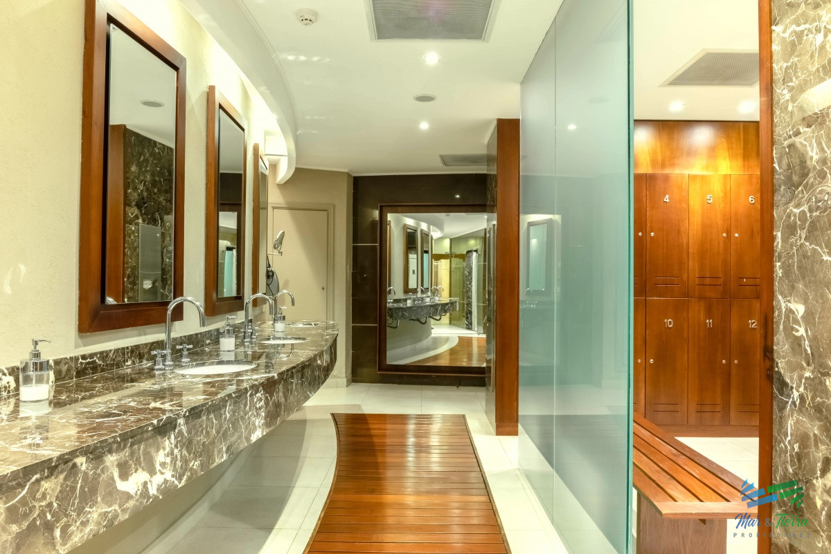 Apartamento ID.3947 - Venta de apartamento dúplex en complejo Veramansa sobre playa Mansa de punta del Este