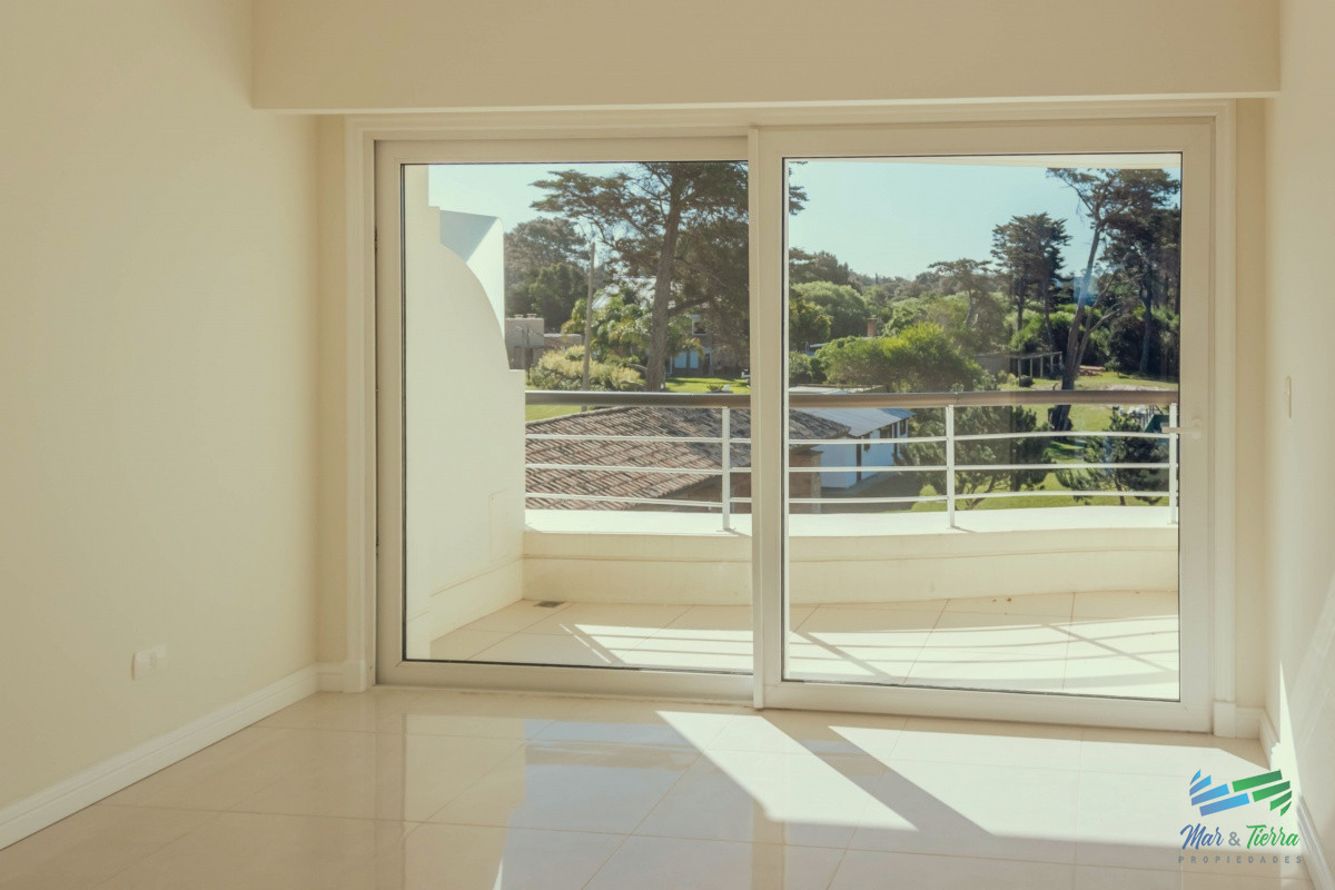 Apartamento ID.4210 - Venta de Apartamento 2 DORMITORIOS en Playa Mansa, Punta del Este