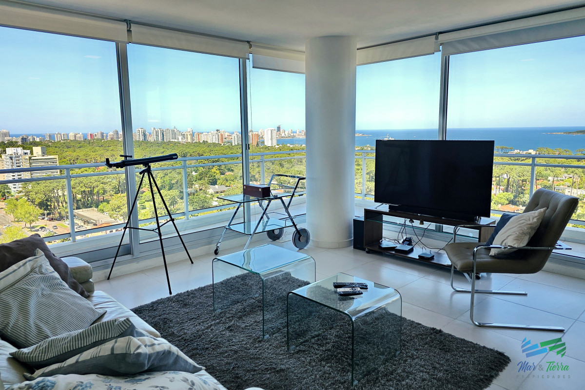 Apartamento ID.5049 - ALQUILER DE INVIERNO, 3 DORMITORIOS SOBRE AV ROOSEVELT, EDIFICIO CON SERVICIOS.