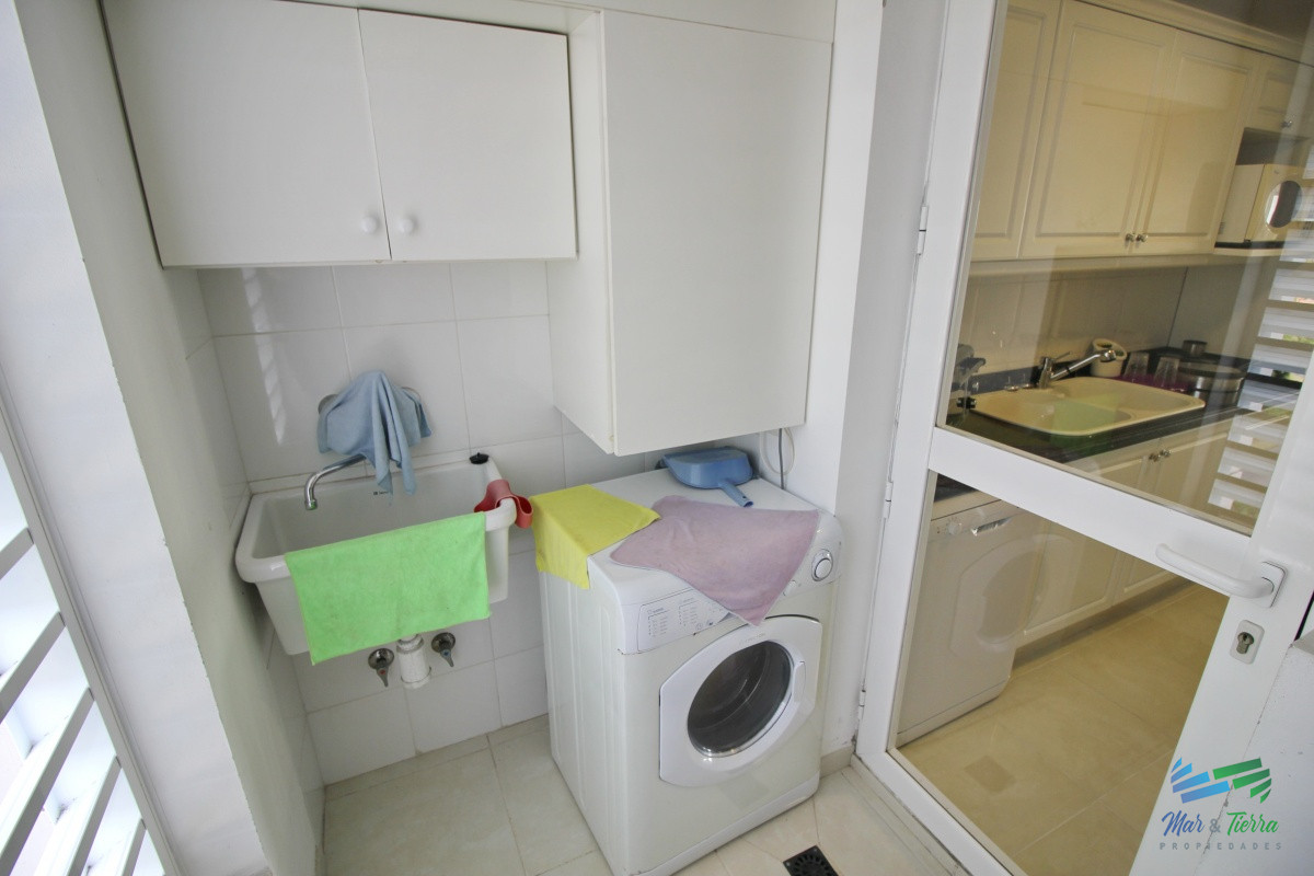 Apartamento ID.2446 - APARTAMENTO EN VENTA DE 3 DORMITORIOS + SERVICIO, PLAYA MANSA, PUNTA DEL ESTE 