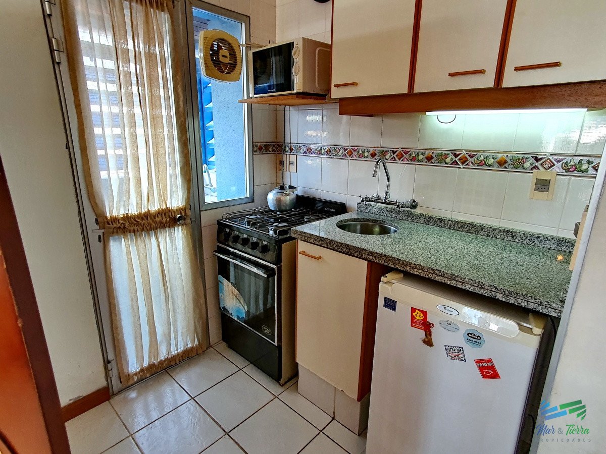 Apartamento ID.1515 - Se alquila apartamento de 1 dormitorio frente al mar con vista en Peninsula, Punta del Este.