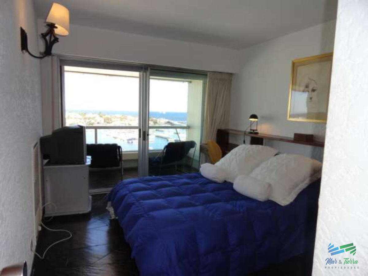 Apartamento ID.2596 - Vendo apartamento 3 dormitorios con vista al puerto en Peninsula, Punta del Este.