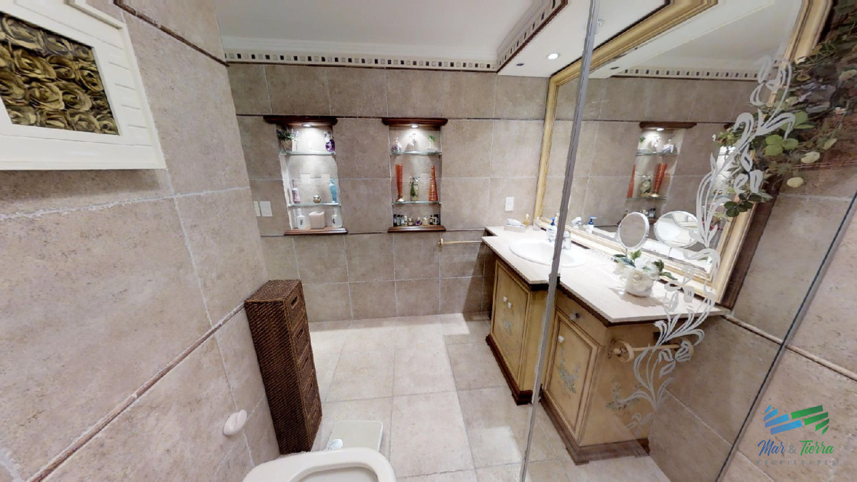 Apartamento ID.2110 - Espectacular planta, reciclada con materiales de primera calidad!!! cuenta 180 m2.