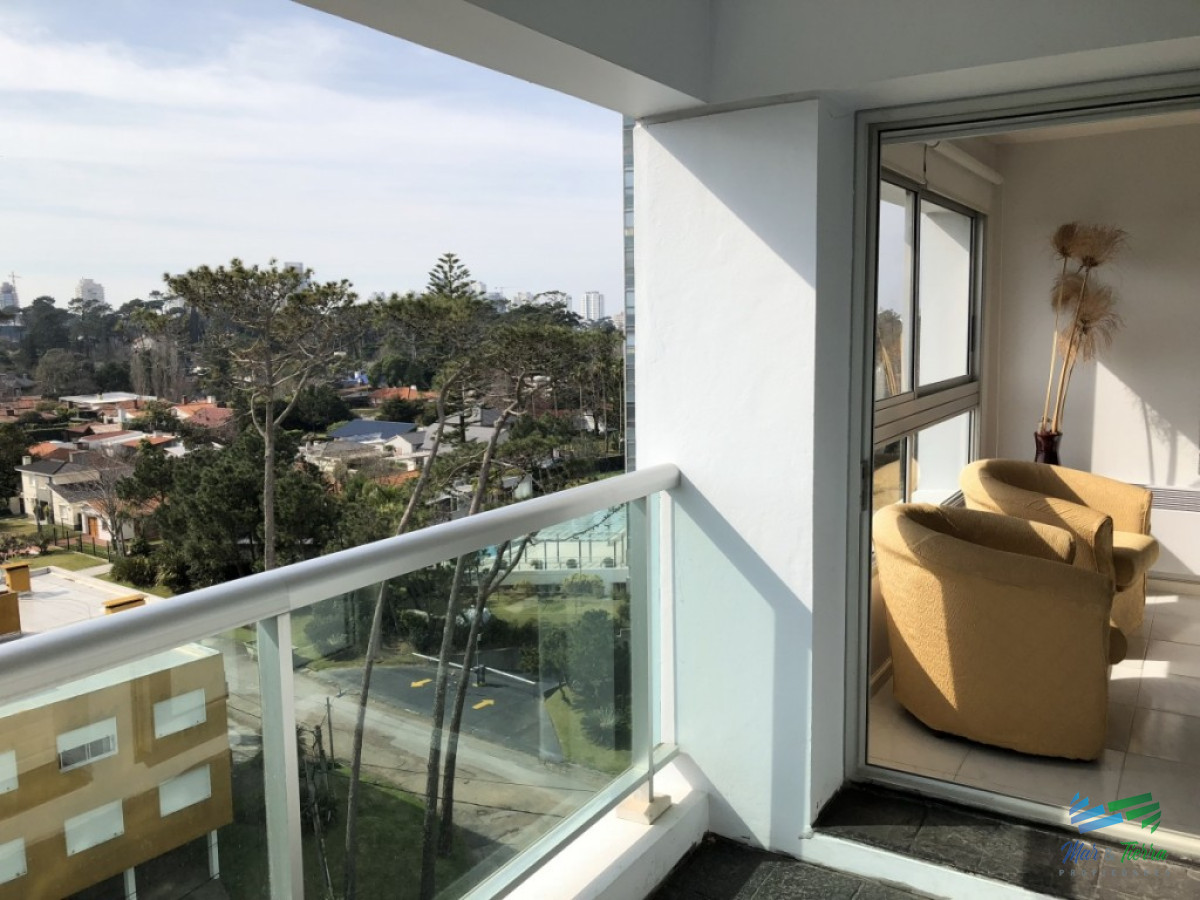 Apartamento ID.2275 - En venta.. piso intermedio, planta amplia muy luminosa, en excelente condiciones.