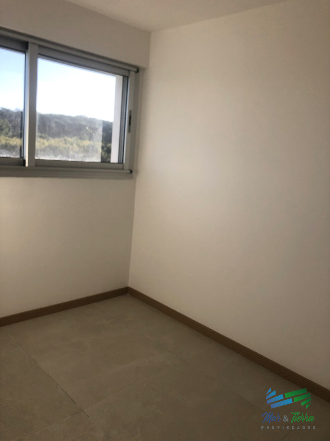 Apartamento ID.4305 - Venta de apartamento pent house de 3 suites mas servicio con baño y terraza primera linra en playa brava