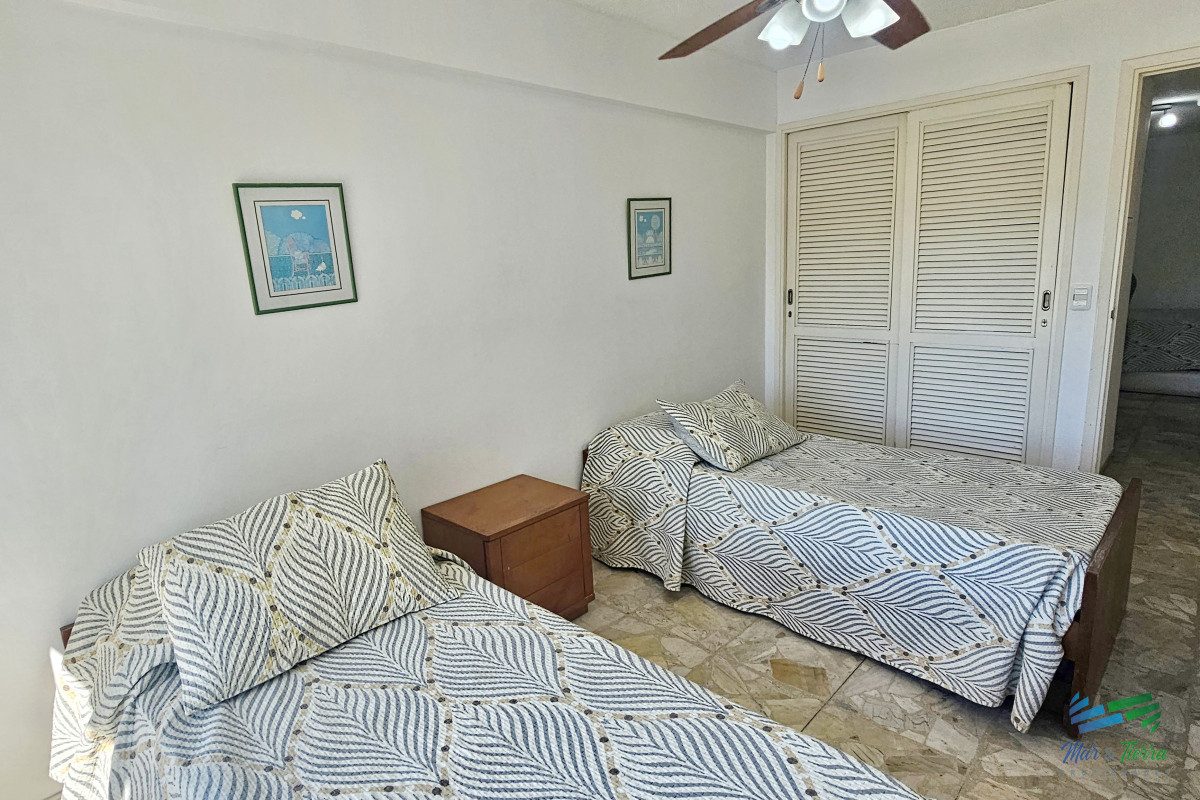 Apartamento ID.142 - Vendo apartamento 2,5 dormitorios en playa mansa, complejo Lincoln Center, Punta del Este.