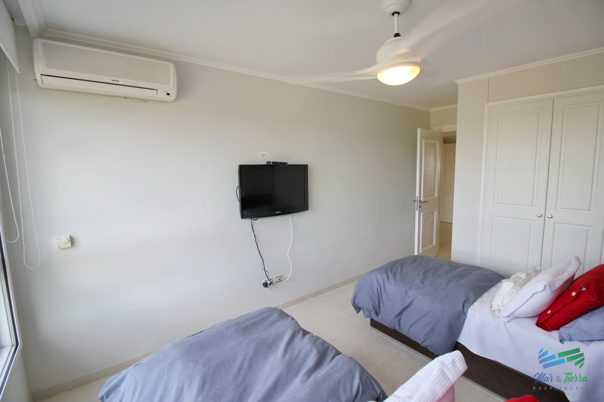 Apartamento ID.2446 - APARTAMENTO EN VENTA DE 3 DORMITORIOS + SERVICIO, PLAYA MANSA, PUNTA DEL ESTE 