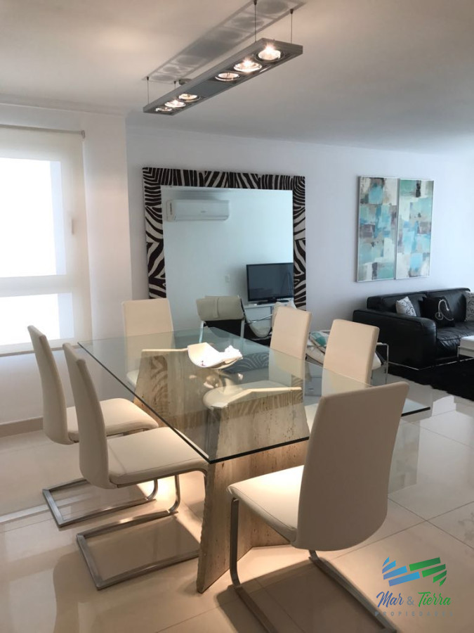 Apartamento ID.2961 - En venta.. piso alto , torre de categoría con excelente ubicación y servicios.