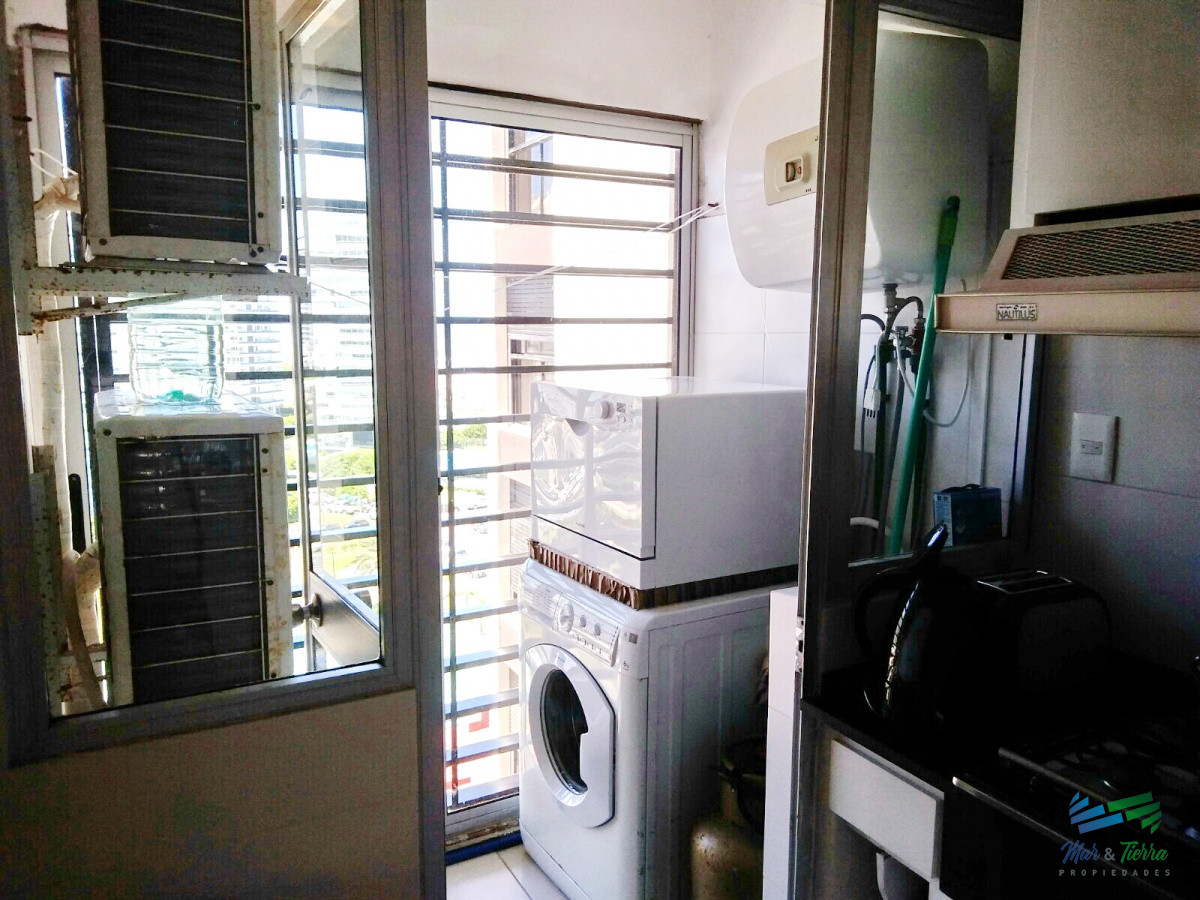 Apartamento ID.2421 - En alquiler.. torre de categoría en primera línea.. playa brava.