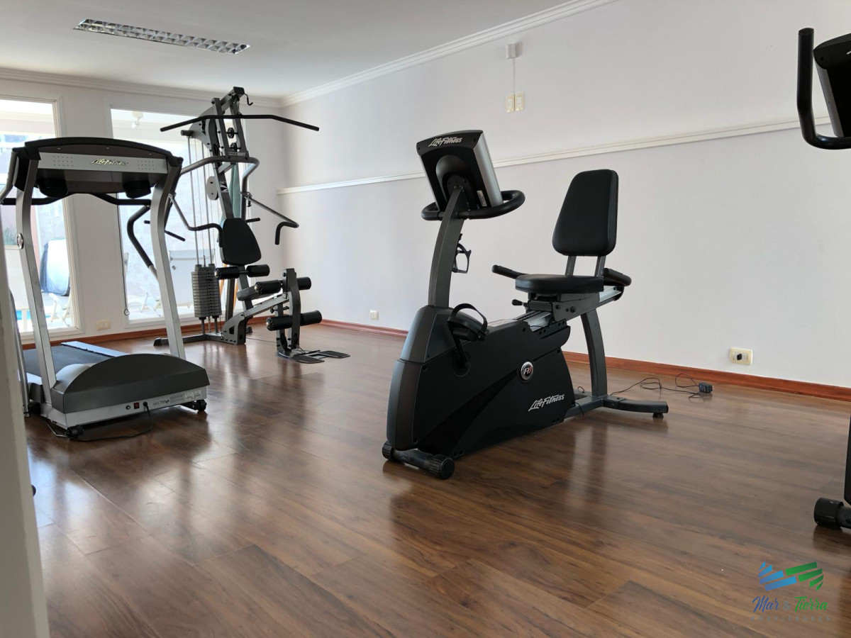 Apartamento ID.2252 - En venta.. excelente oportunidad , edificio con servicios, a pasitos del mar.