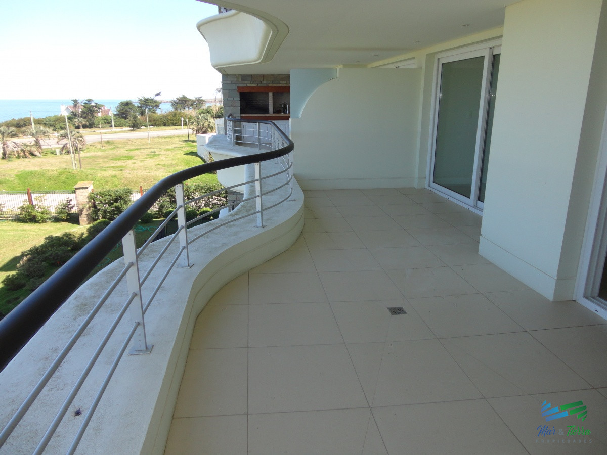 Apartamento ID.4210 - Venta de Apartamento 2 DORMITORIOS en Playa Mansa, Punta del Este