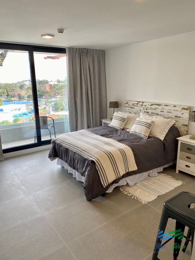 Apartamento ID.4378 - Alquilo por invierno amplio monoambiente con balcón al frente y buenos servicios, parada 5, Punta del Este