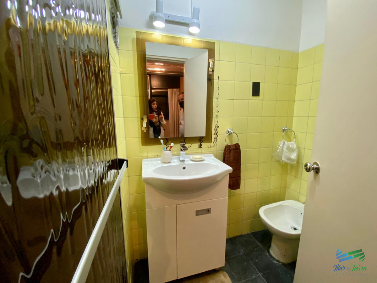 Apartamento ID.3300 - Vendo apartamento, estudio, oficina, 1 dormitorio piso alto, centro de Montevideo