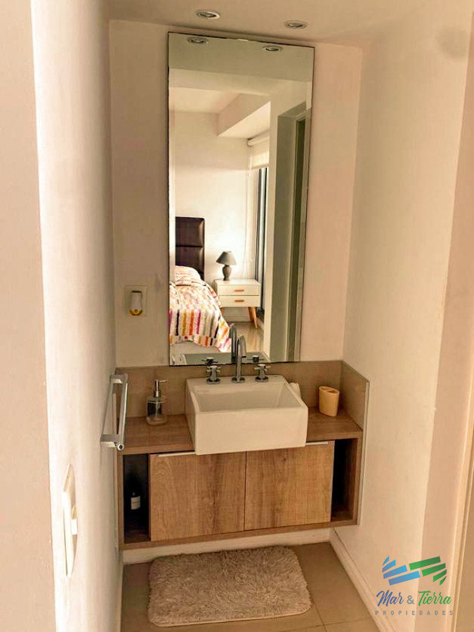 Apartamento ID.4230 - En venta apartamento con garaje en Peninsula, cerca Puerto Punta del Este.