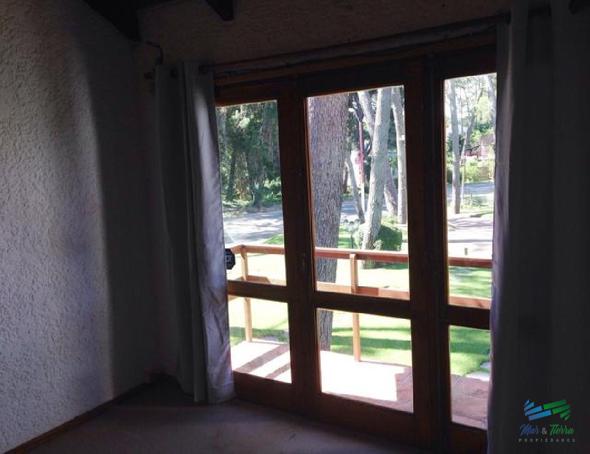 Apartamento ID.2165 - PEDRAGOSA SIERRA (CUADRA DEL FLOREAL ) CÓMODO DUPLEX CON FONDO Y PARRILLERO PROPIO