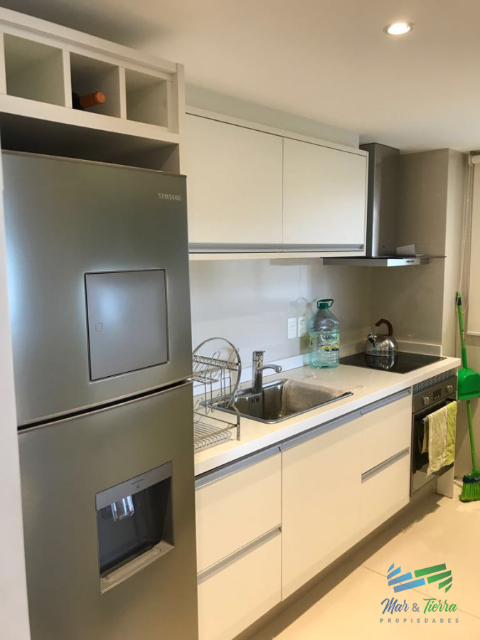 Apartamento ID.2961 - En venta.. piso alto , torre de categoría con excelente ubicación y servicios.