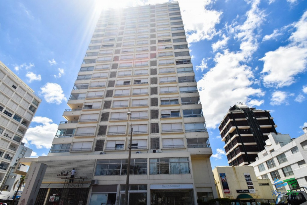 Apartamento ID.2457 - Apartamento de 3 dormitorios con vista al mar ,Punta del Este