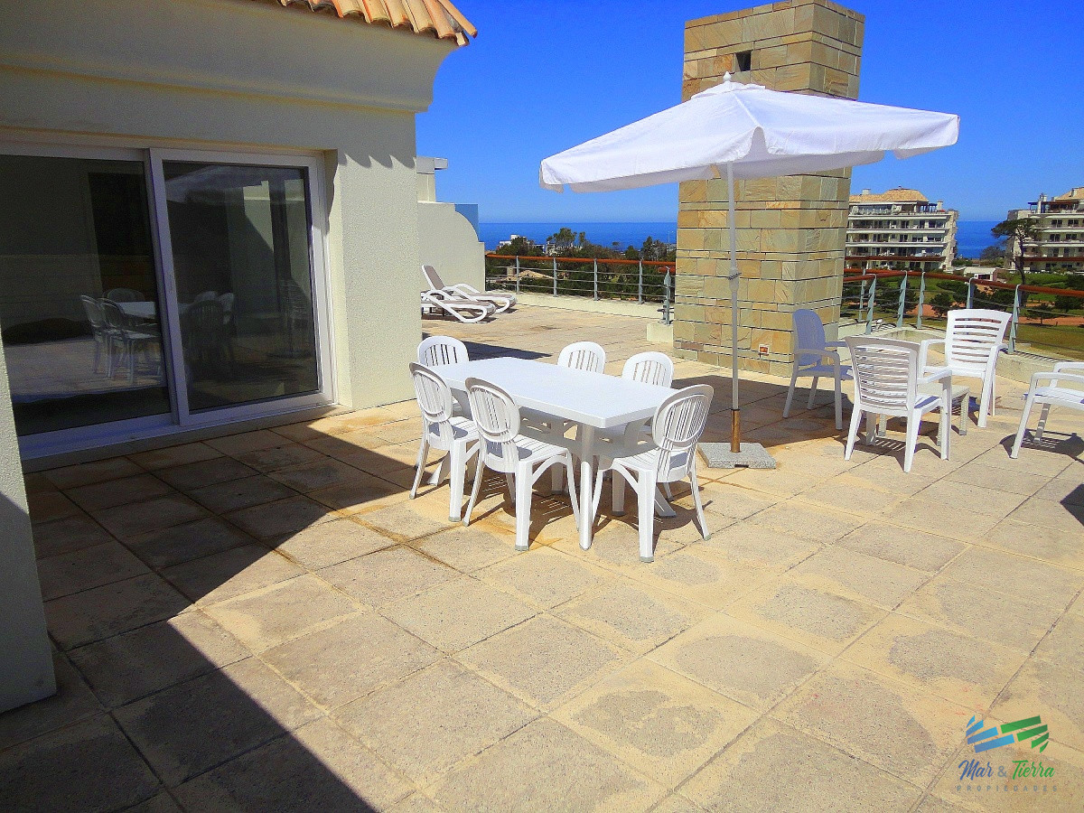 Apartamento ID.3947 - Venta de apartamento dúplex en complejo Veramansa sobre playa Mansa de punta del Este