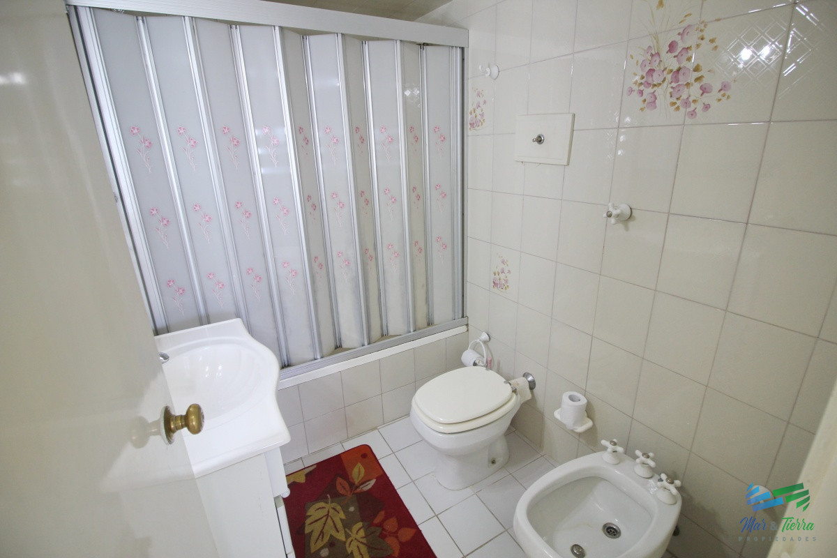 Apartamento ID.2502 - En venta apartamento 3 dormitorios en primera linea sobre Playa Mansa, Punta del Este.