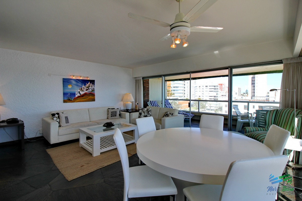 Apartamento ID.1084 - Apartamento amplio, luminoso con excelentes vistas al mar , y Puerto de Punta del Este