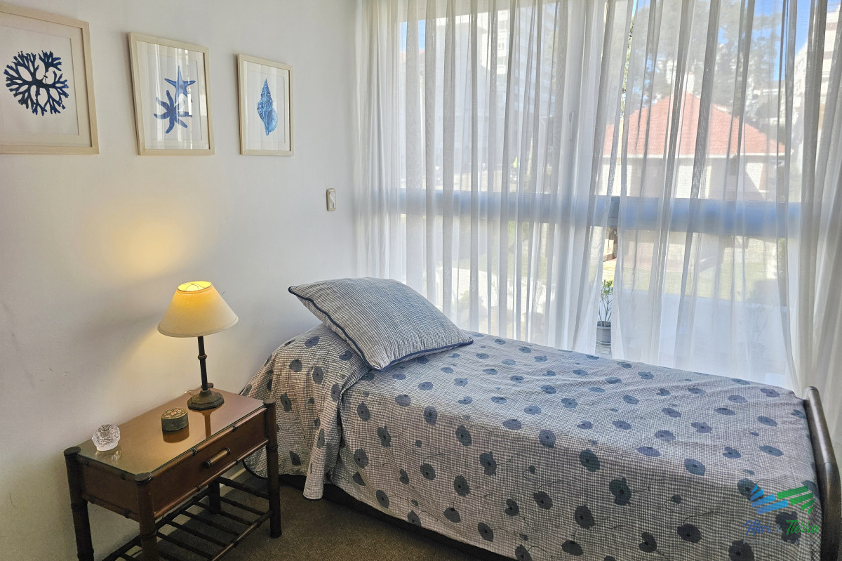 Apartamento ID.101 - Excelente opción en alquiler y venta, primera línea sobre el Puerto de Punta del Este. 