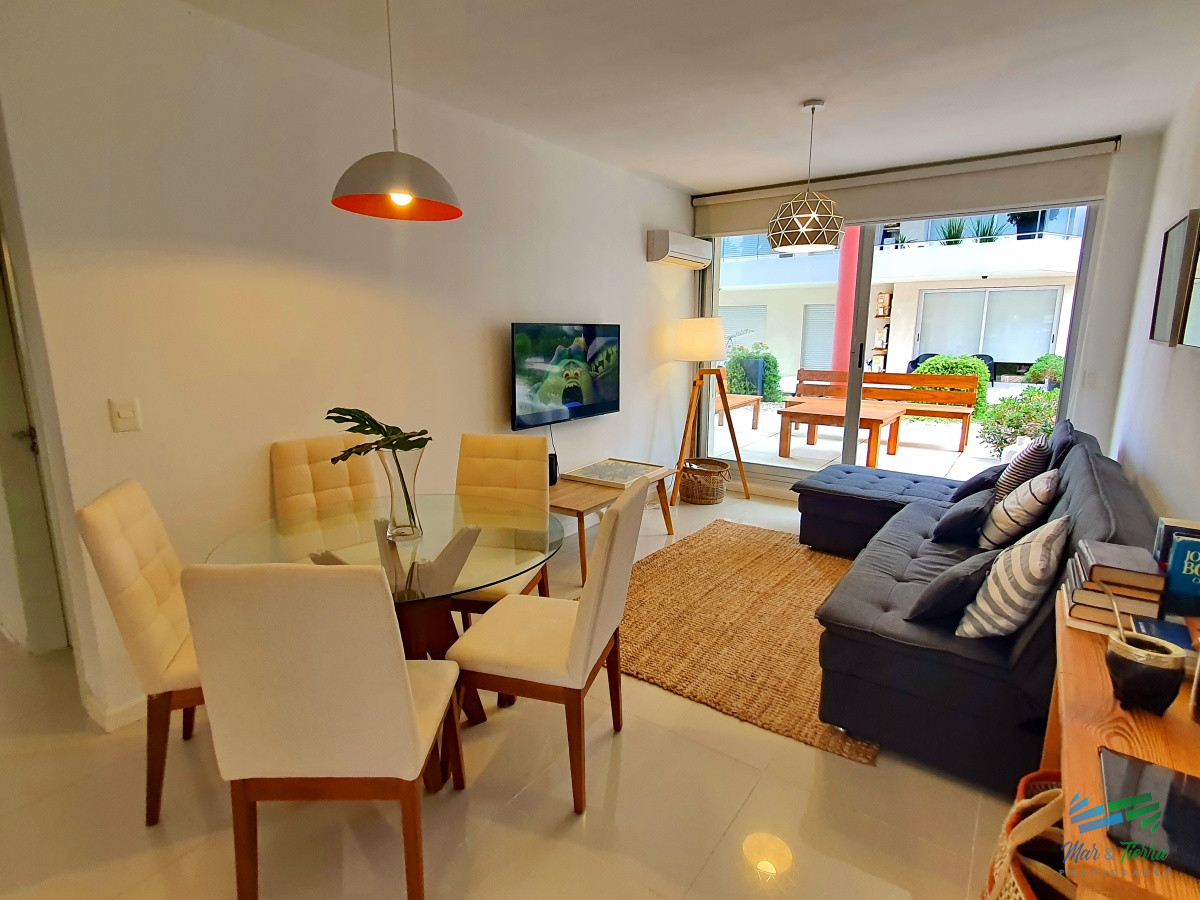 Apartamento ID.4196 - Vendo apartamento 2 dormitorios con gran terraza en Peninsula, zona puerto, Punta del Este