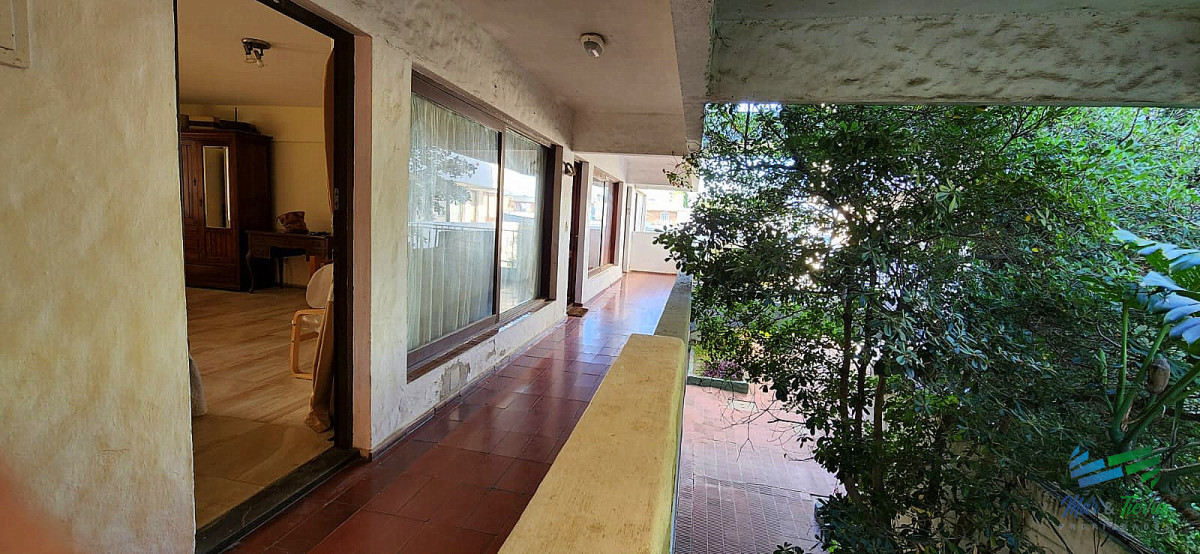 Apartamento ID.4384 - En venta monoambiente o local para uso comercial profesional y vivienda en Maldonado 