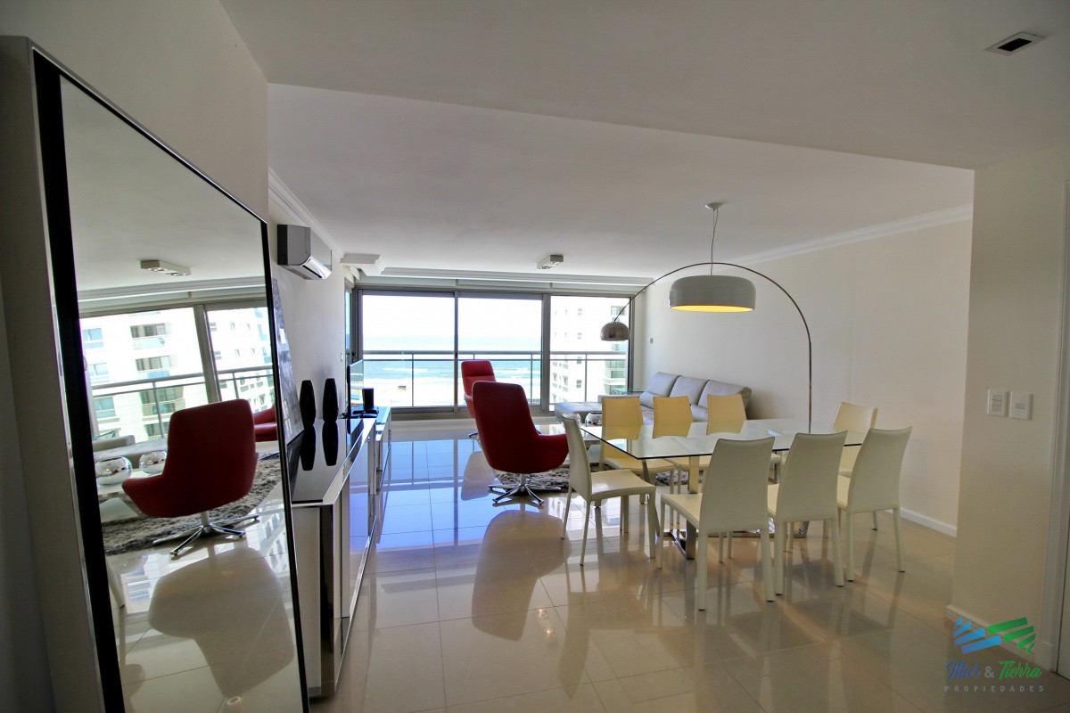 Apartamento ID.2344 - En venta apartamento Imperiale de 3 dormitorios, primera linea frente al mar, Punta del Este
