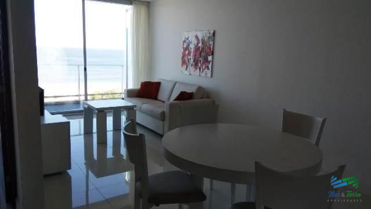 Apartamento ID.2882 - En venta apartamento en edificio con servicios. Primera línea
