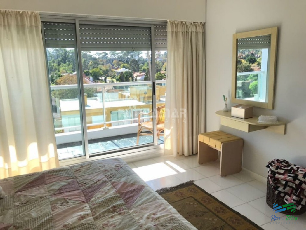 Apartamento ID.2146 - HERMOSO APARTAMENTO CON UNA AMPLIA TERRAZA , UBICADO A UNA CUADRA DE PLAYA MANSA, MUY LINDA VISTA DESPEJADA EN UN ENTORNO DE NATURALEZA Y VERDE.