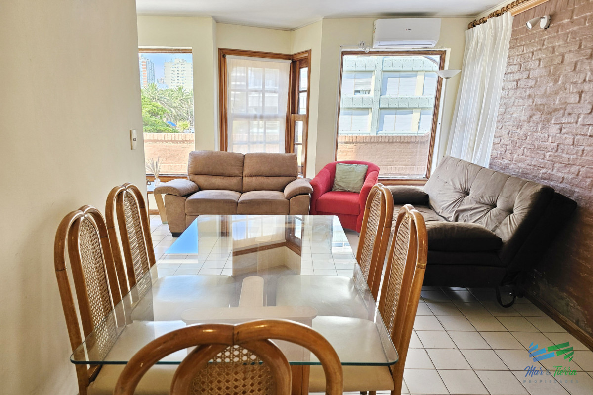 Apartamento ID.1067 - Vendo apartamento 2 dormitorios, con gran terraza y parrillero propio, servicio de mucamas y piscina. Peninsula, Punta del Este.