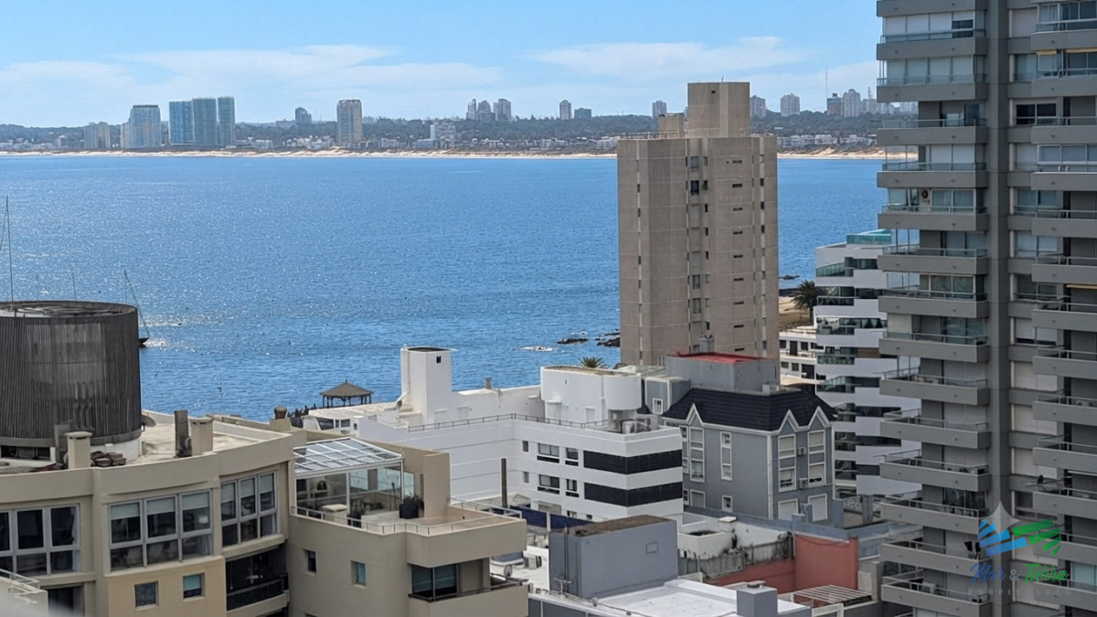 Apartamento ID.5822 - En venta apartamento 2 dormitorios con vista al mar y puerto, Peninsula, Punta del Este