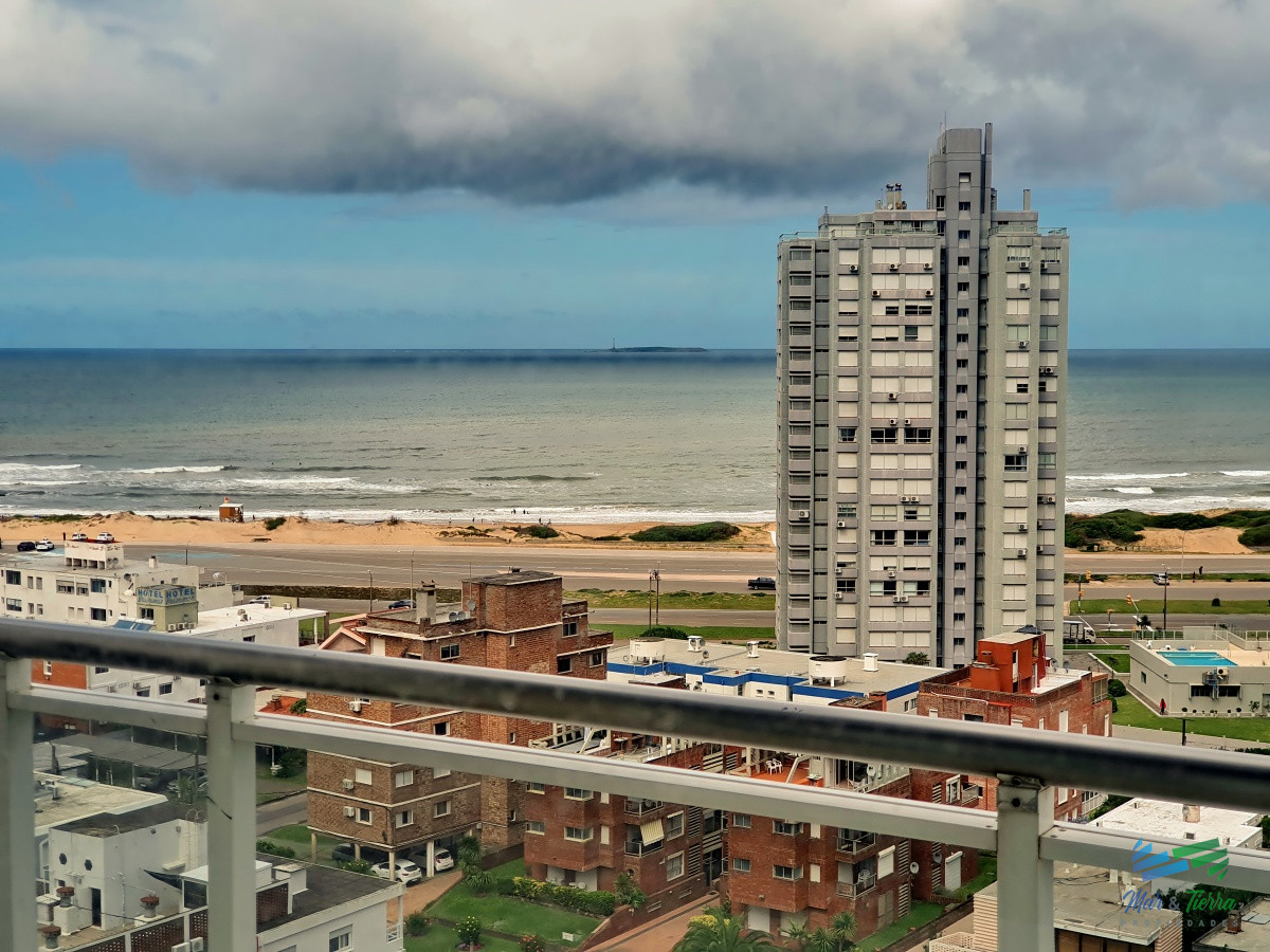 Apartamento ID.7 - Vendo apartamento 3 dormitorios con parrillero propio y servicios en Punta del Este