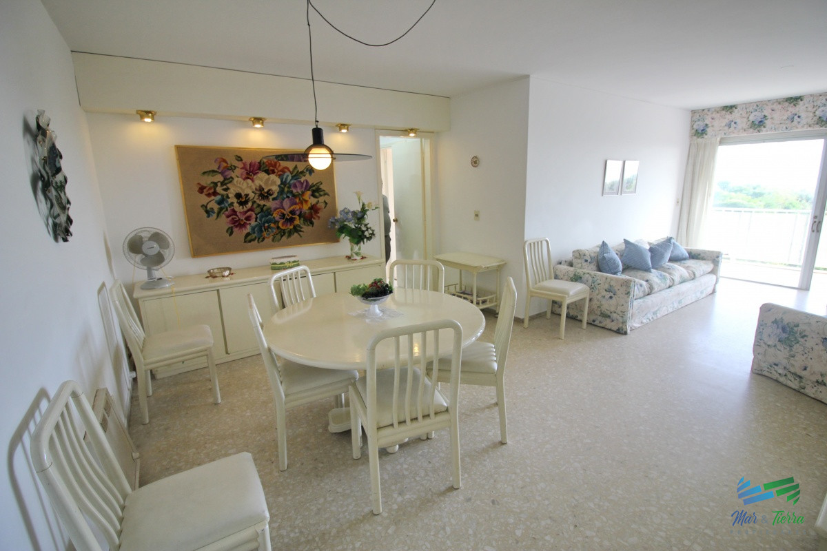 Apartamento ID.2502 - En venta apartamento 3 dormitorios en primera linea sobre Playa Mansa, Punta del Este.