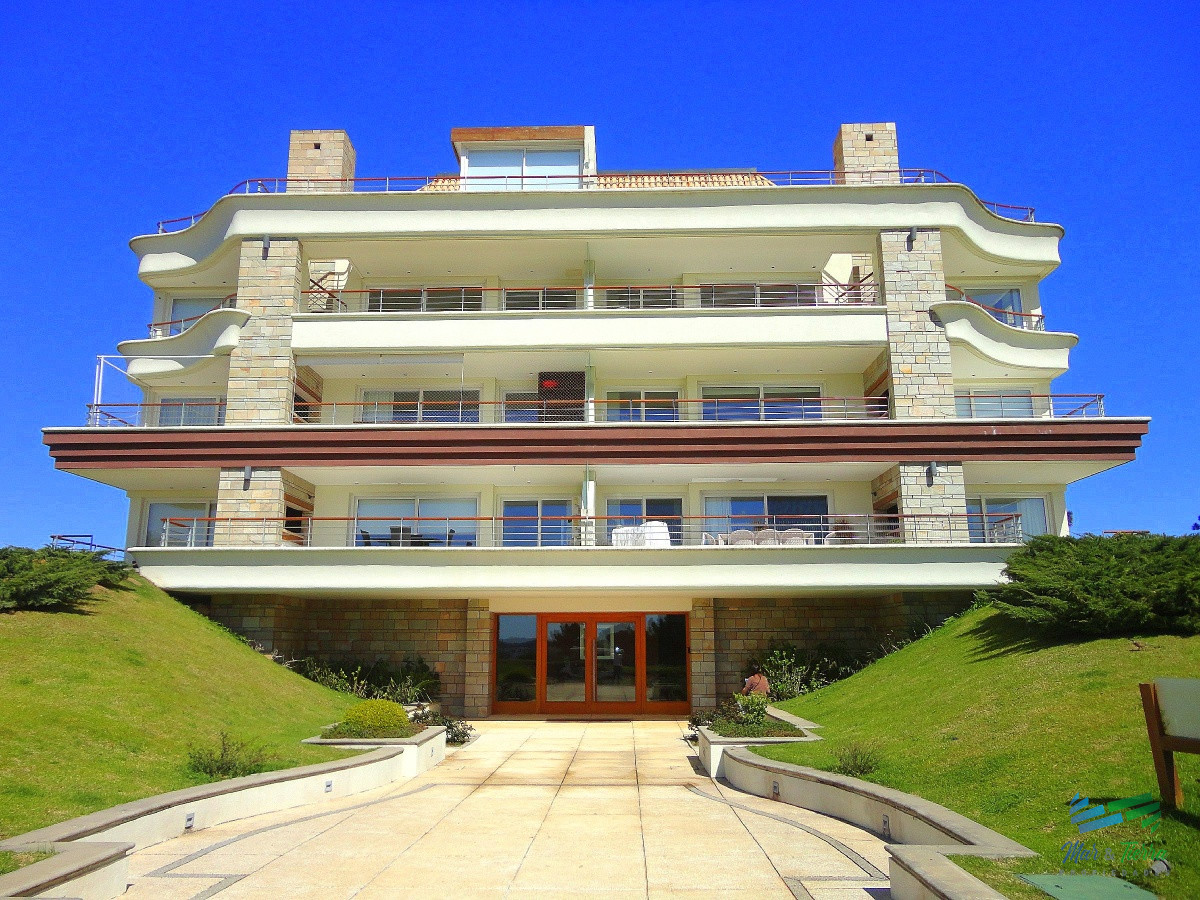 Apartamento ID.3947 - Venta de apartamento dúplex en complejo Veramansa sobre playa Mansa de punta del Este