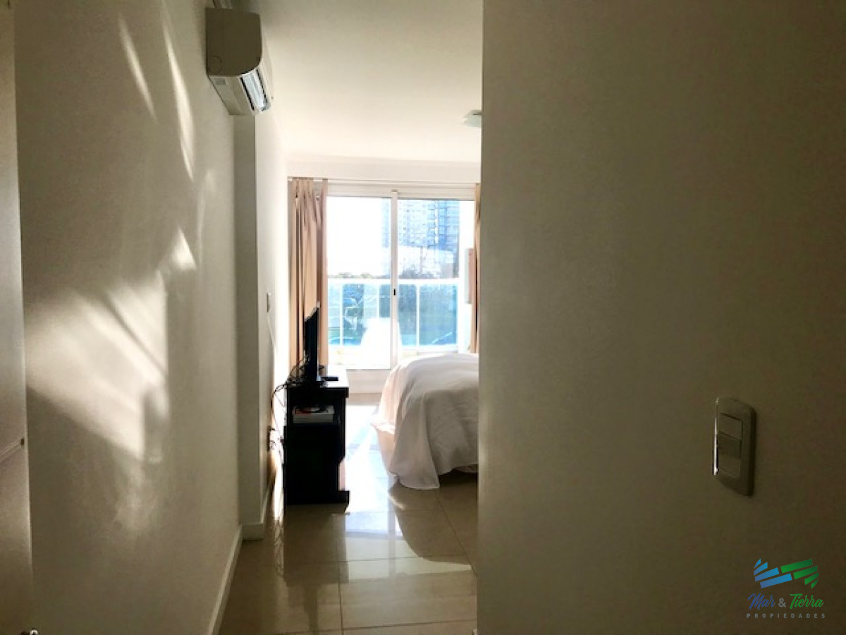 Apartamento ID.209 - Apartamento en Alquiler a una cuadra del mar (Playa Mansa)  en torre nueva, con todos y excelentes servicios .