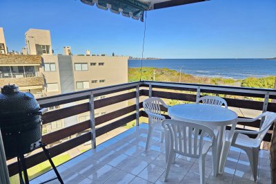 Venta de apartamento 2 dormitorios 2 baños playa Mansa Punta del Este