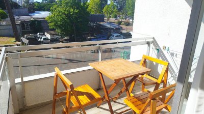 Venta de apartamento 2 dormitorios 2 baños sobre Avenida Roosevelt Punta del Este