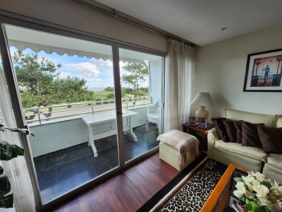 Venta de apartamento 3 dormitorios en primera línea sobre playa Mansa